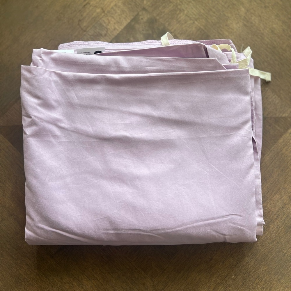 Brooklinen Luxe Sateen Duvet in Full/Queen size in Pale Lilac